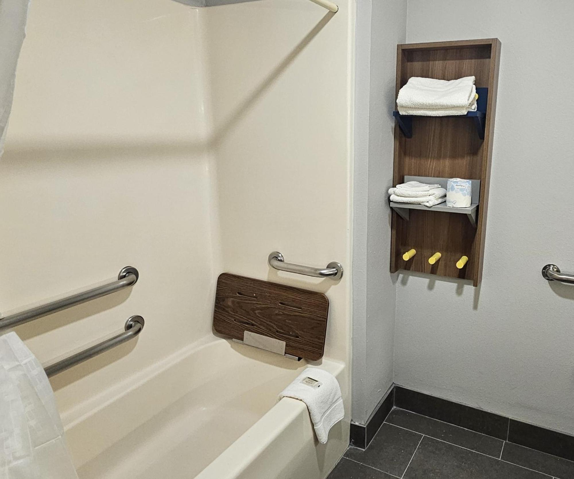 Microtel Inn & Suites By Wyndham Tulsa - Catoosa Route 66 Exterior foto